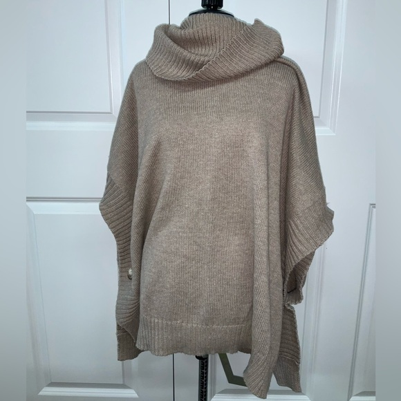 (Bin 9)  Old navy tan sleeveless poncho turtleneck with buttons, Size M/L - Picture 1 of 5
